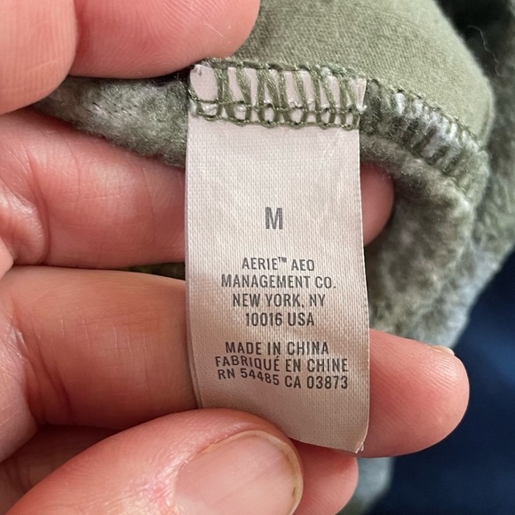 AERIE Shorts Green Cheetah Print Fleece Size Medium  Pajama Lounge Beach Travel - Picture 3 of 10